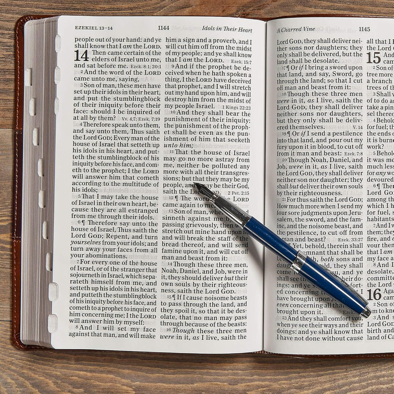 KJV Giant Print Reference Bible, Saddle Brown LeatherTouch, Indexed